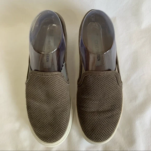 Steve Madden Zarayy Slip-On Sneakers Perforated, size 6, dark gray w/ olive tone - Picture 12 of 16